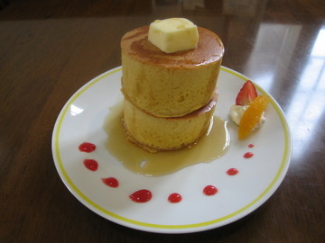 ケーキ屋さんの厚焼きホットケーキ